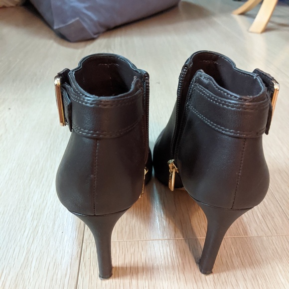 Vince Camuto Heel Boots (Size 5.5) - Picture 4 of 5